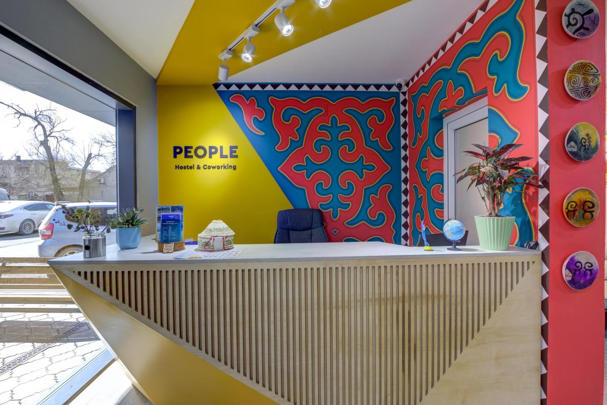 בישקק People Hostel & Coworking מראה חיצוני תמונה