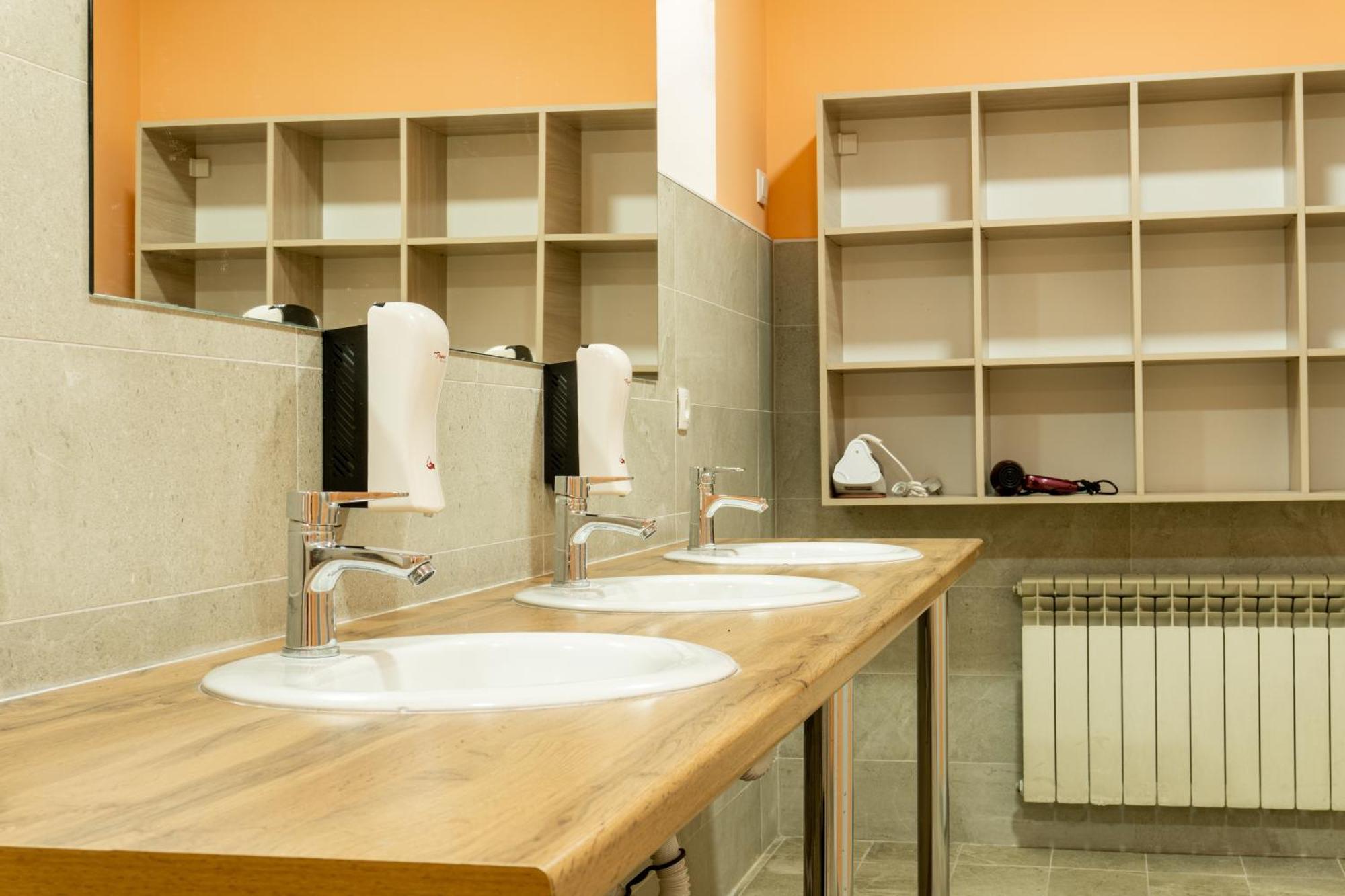 בישקק People Hostel & Coworking מראה חיצוני תמונה